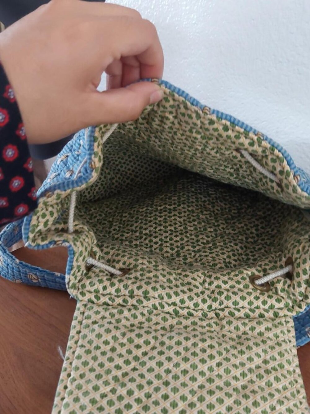 Vintage Vera Bradley Bees Drawstring Backpack Retired Blue Bumblebee Yellow Rose - Picture 4 of 6